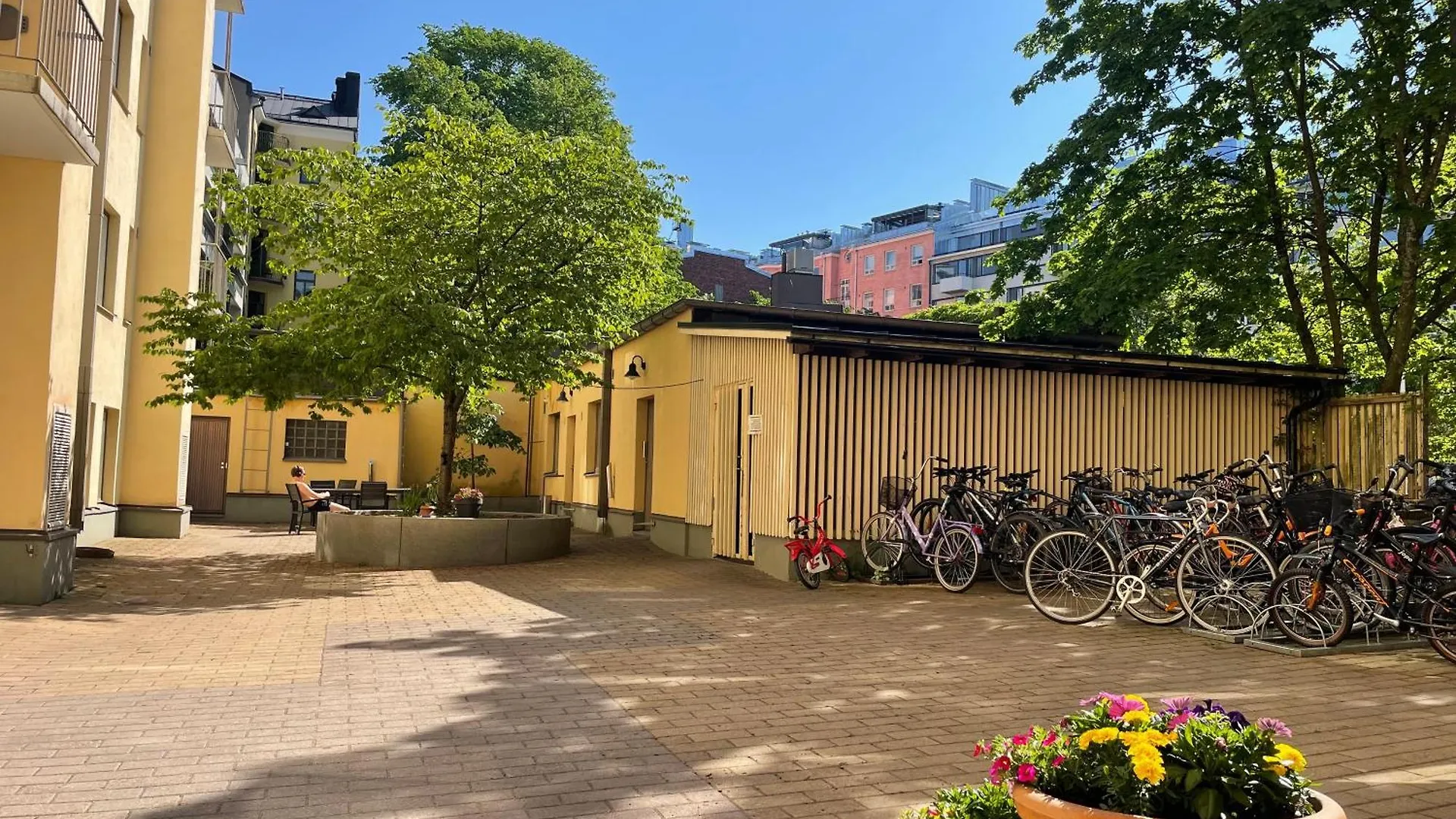 Daire Modern City Studio With Own Patio Helsinki